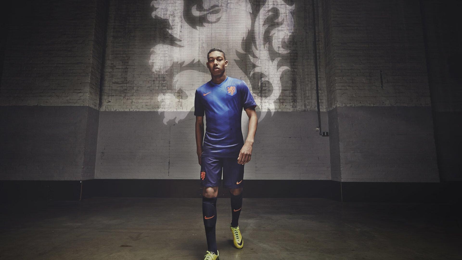 转会市场风云再起，豪门争夺战与新兴势力崛起